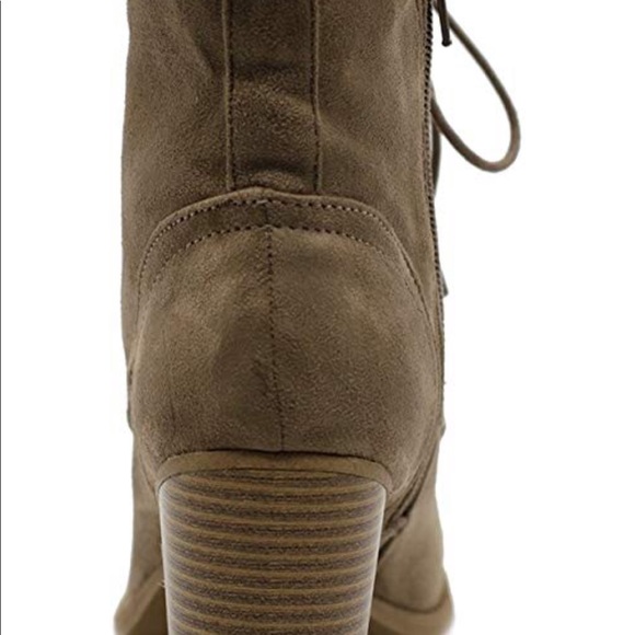 Tie up laced booties Size 8.5 - Picture 2 of 4